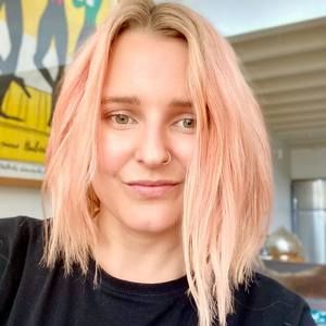 Meet your Posher, Corina